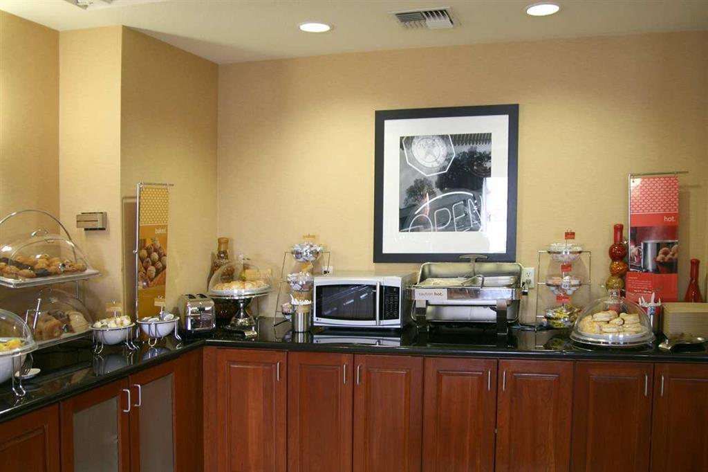 Hampton Inn Джіллетт Ресторан фото